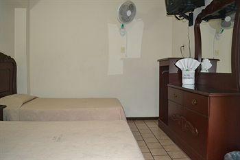 Hotel Costa Brava Guadalajara Bagian luar foto