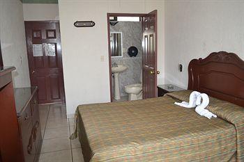 Hotel Costa Brava Guadalajara Bagian luar foto